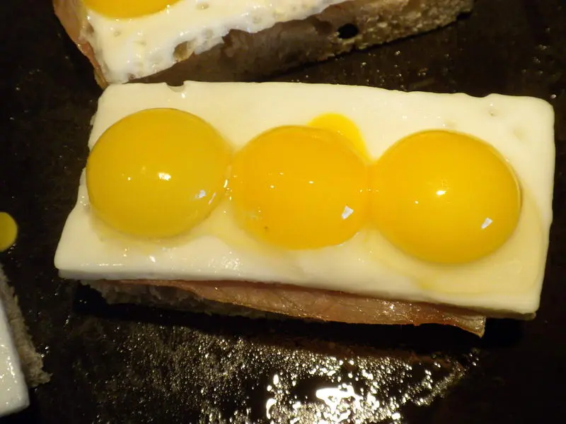 "Buttonhole" quail eggs