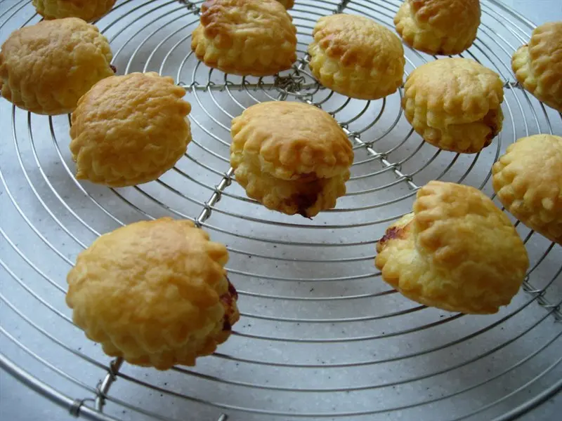 Small foie gras pasties
