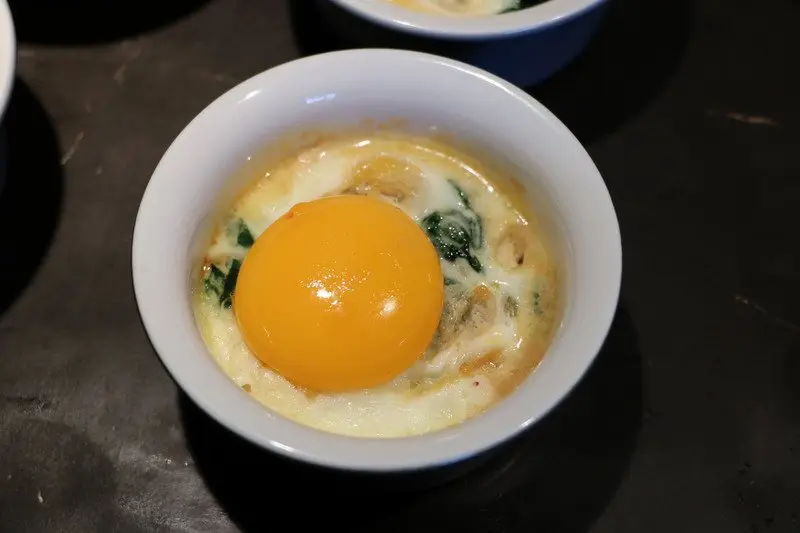 Eggs "en cocotte" with spinach