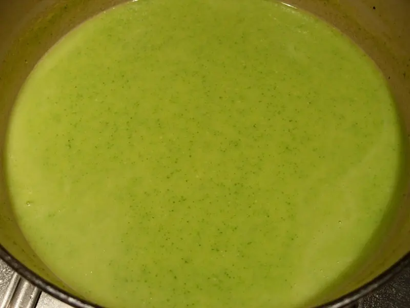 Quick courgette soup with cheese