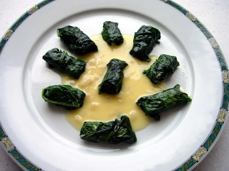 Parcels of fish fillet in spinach