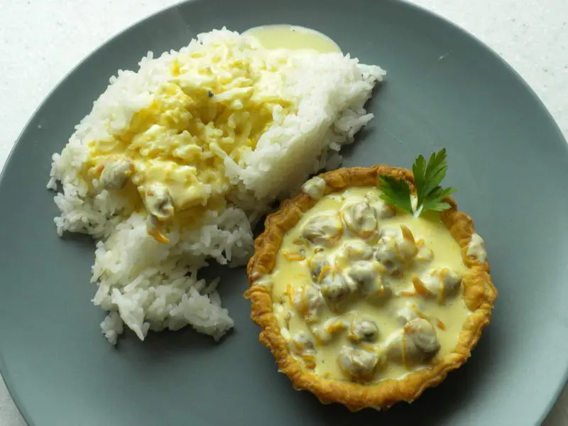 Crusty cockle tart