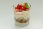 Pear and strawberry verrine with tiramisu cream