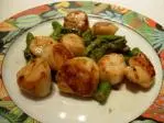 Scallops with green asparagus tips and parmesan