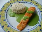 Grilled fillet of salmon with corn-salad cream