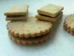 "BN style" chocolate-filled biscuits