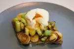 Fried bread with leek and poached egg 