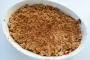 Apple crumble with raisins and rolled oats.