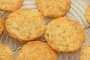 Crispy crackers with roasted sesame seeds and grated Comté cheese.