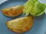 Pasty made with shortcrust pastry, filled with meat, onions, garlic and parsley.