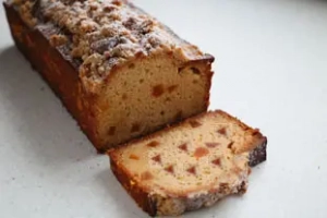 The cake and the raisins