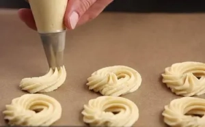 The proper use of a pastry bag