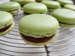 Macarons (the original French macaroons) 