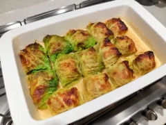 Stuffed cabbage leaves