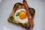 [Fried egg in bread]