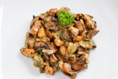 Sautéed pork with mushrooms in a cream sauce.