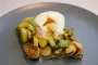 [Fried bread with leek and poached egg ]